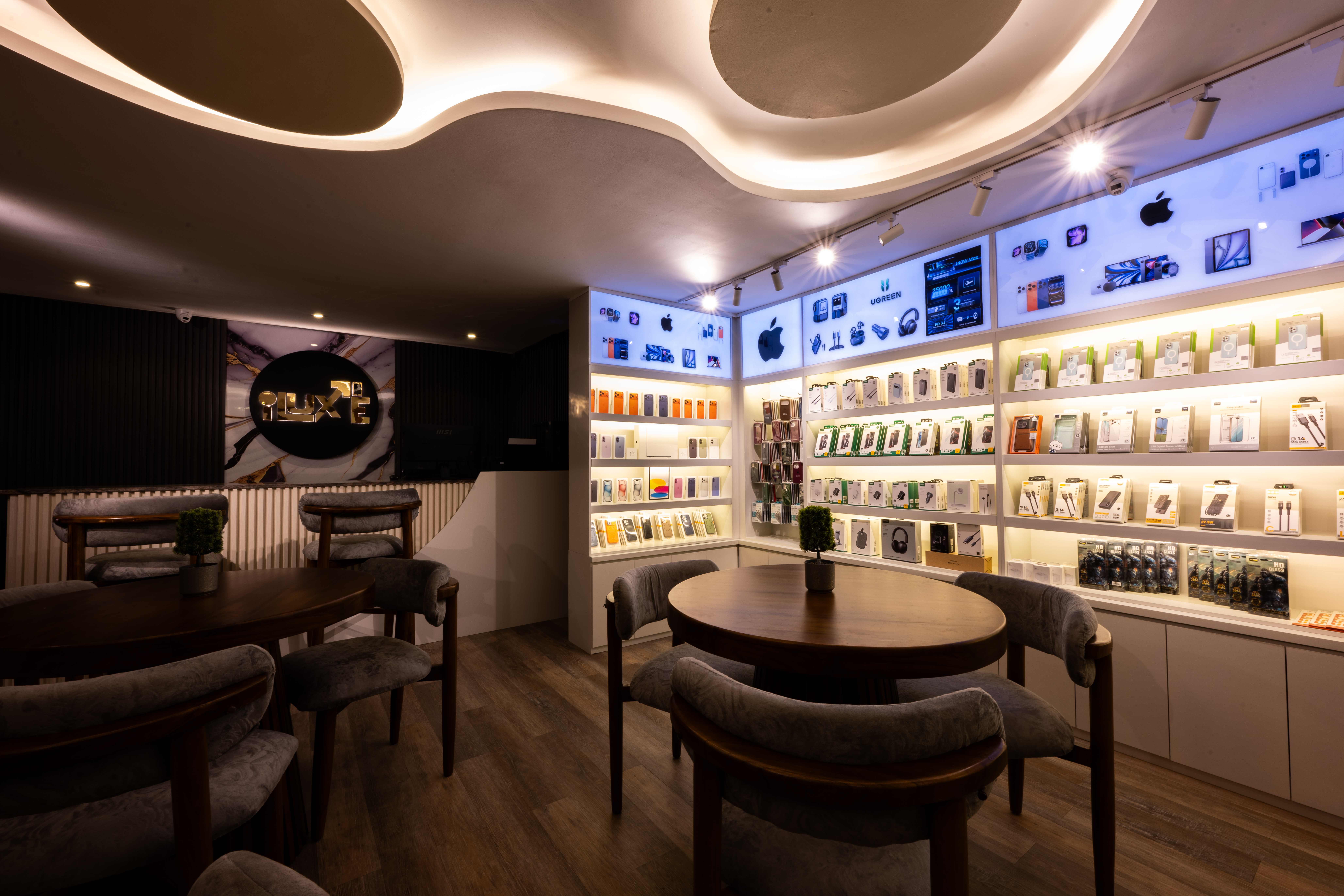 iLUXE accessories display