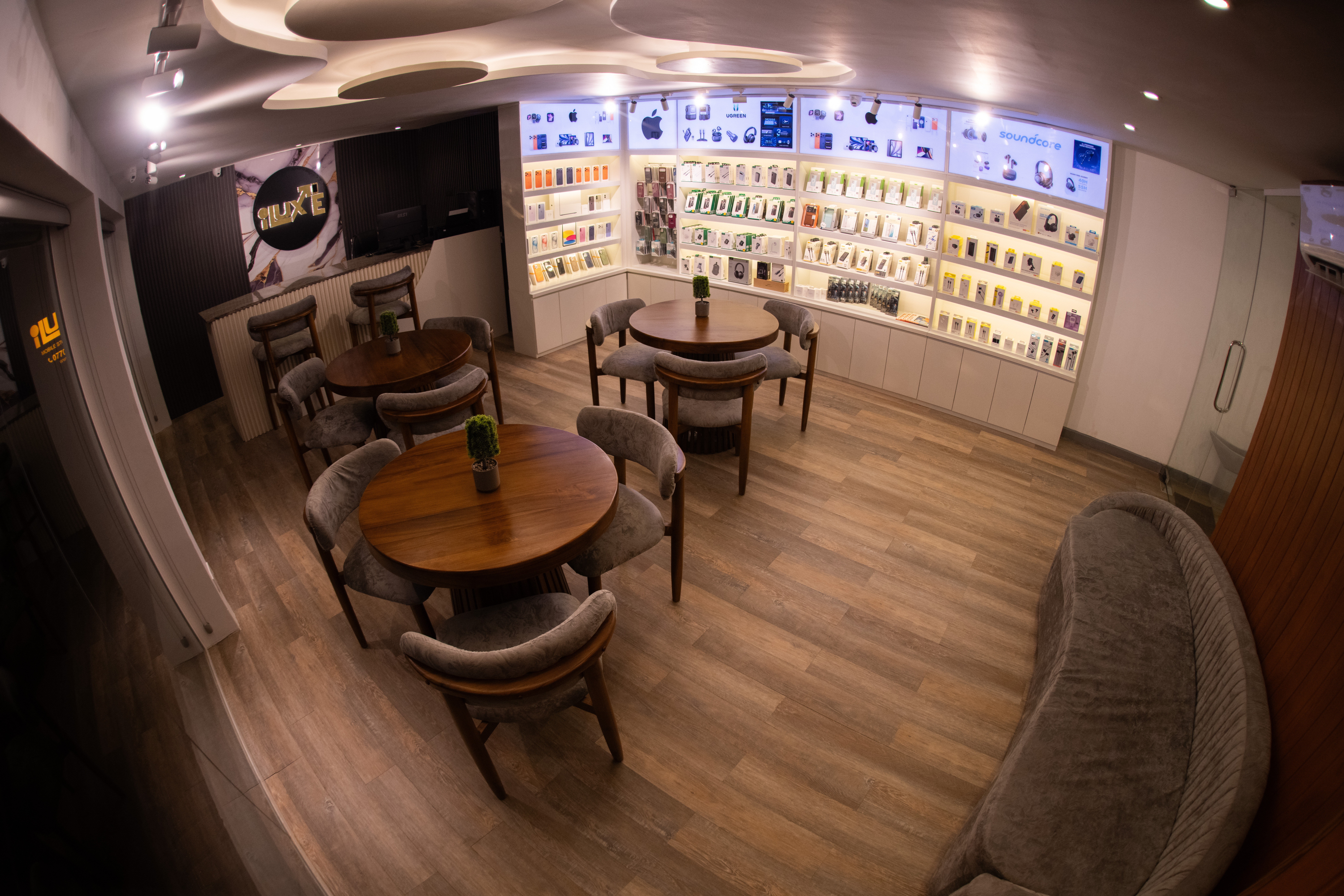 iLUXE store showcase